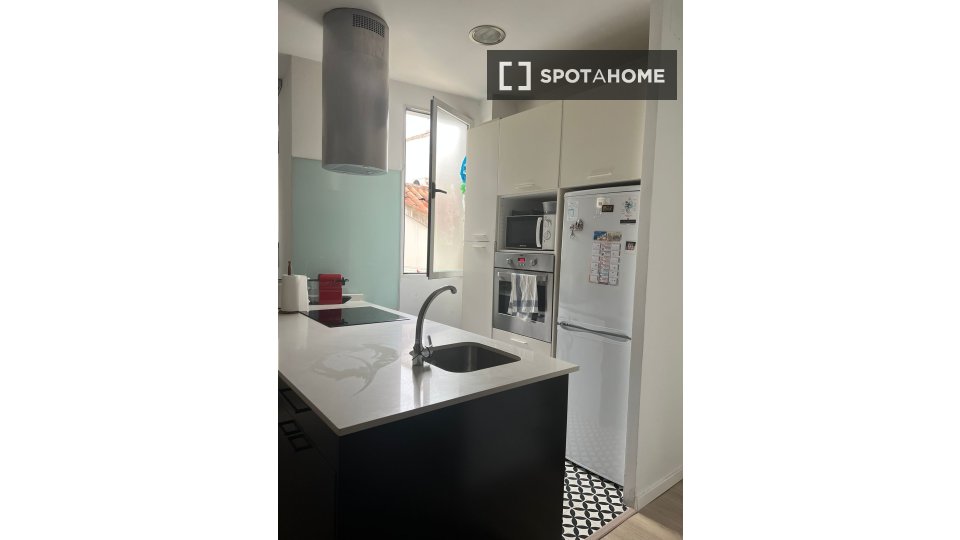 Double room Madrid, 3 beds, 100m² — photo 6