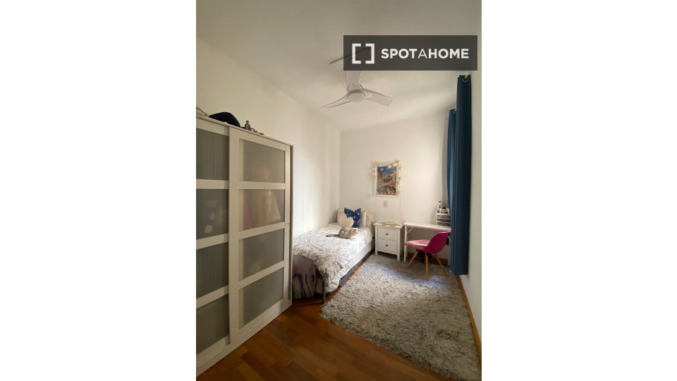 Double room Barcelona, 2 beds, 75m² — photo 9