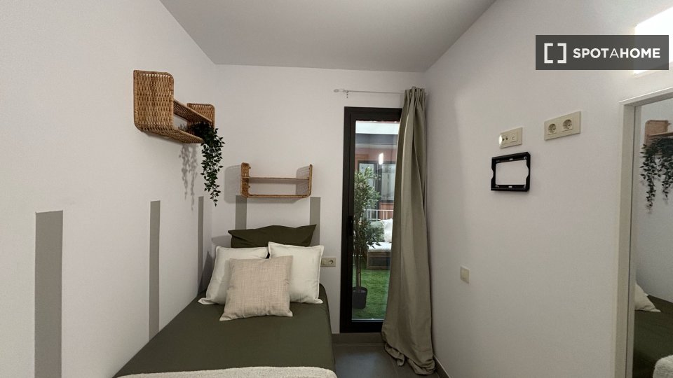 Double room Barcelona, 4 beds, 90m² — photo 2