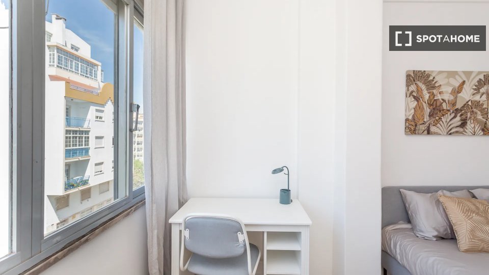 Double room Lisbon, 5 beds — photo 4