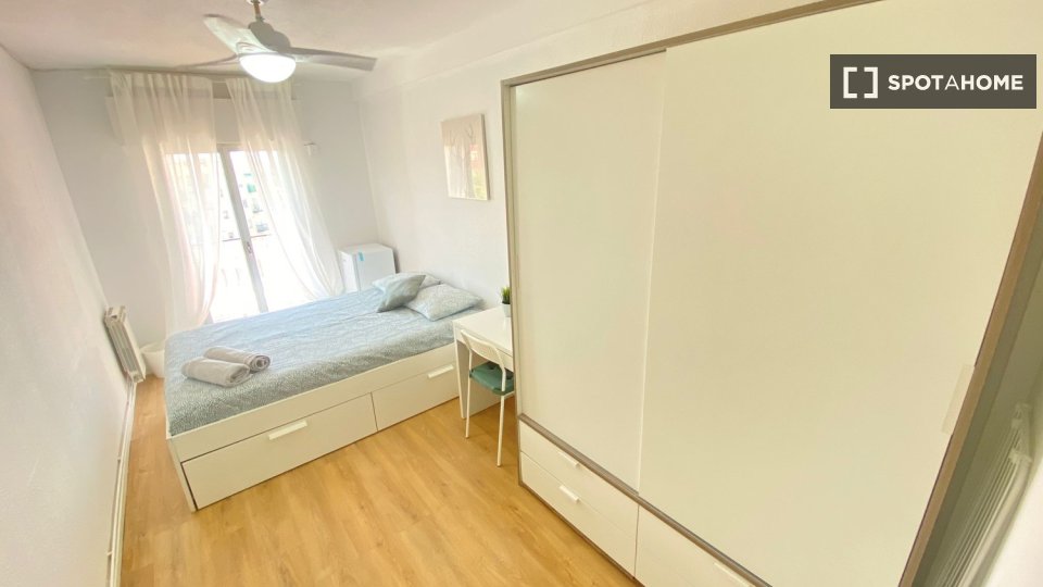 Habitación doble Madrid, 4 habitaciones — foto 5