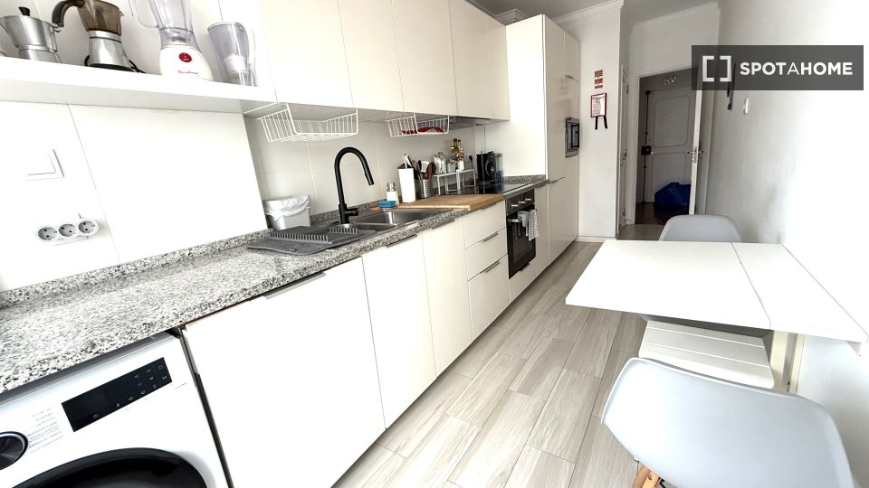 Apartment Lisbon, 2 beds, 70m² — photo 48