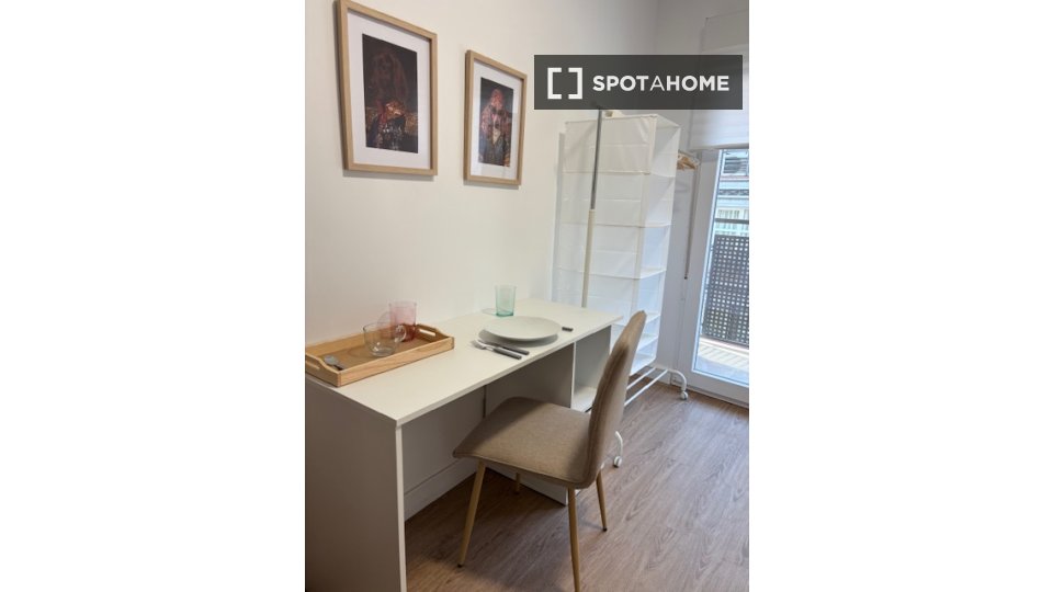 Double room Madrid, 8 beds, 170m² — photo 18