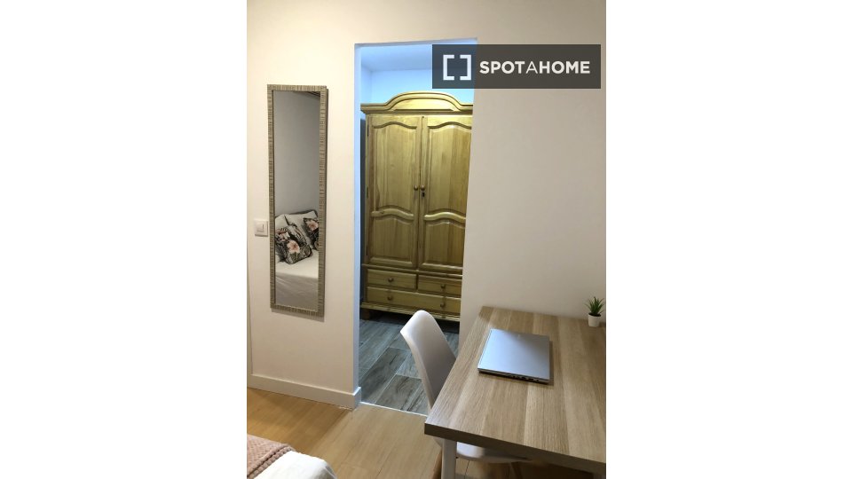 Double room Madrid, 4 beds, 100m² — photo 4