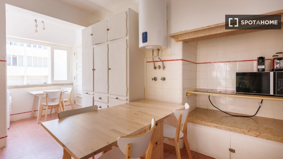 Double room Lisbon, 6 beds — photo 5