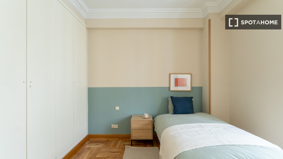 Double room Madrid, 5 beds — photo 19