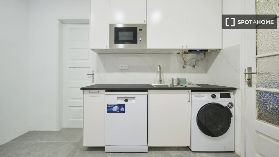 Double room Lisbon, 6 beds — photo 16