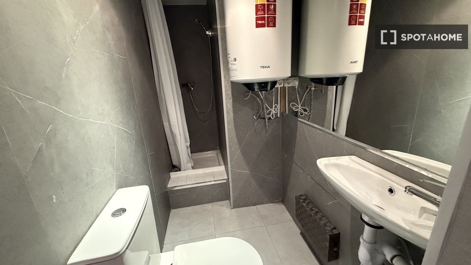 Double room Madrid, 6 beds — photo 16