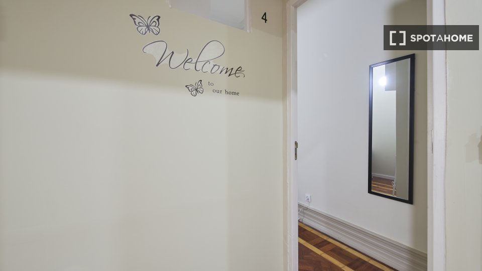Double room Lisbon, 9 beds — photo 30
