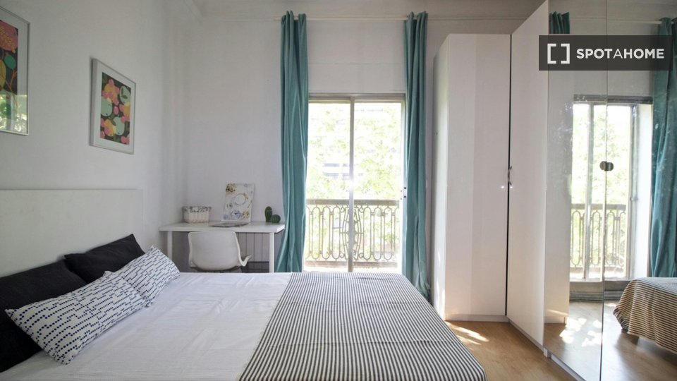 Double room Madrid, 6 beds, 200m² — photo 48