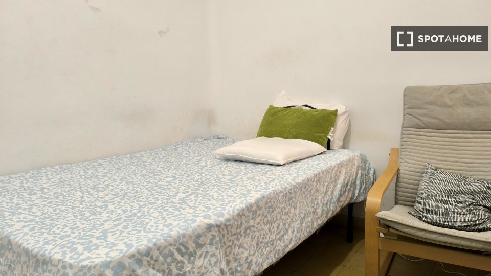 Double room Madrid, 3 beds, 70m² — photo 26