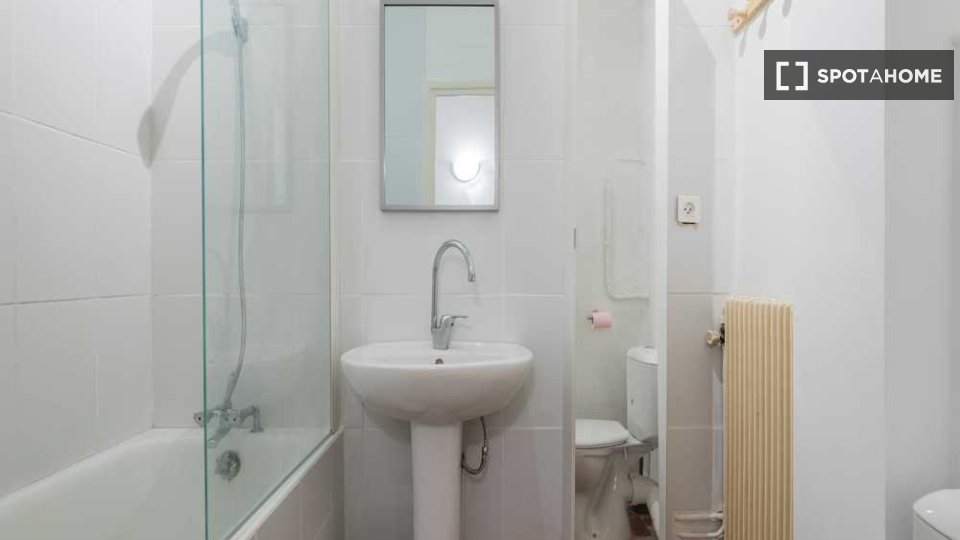 Double room Lyon, 3 beds, 80m² — photo 4