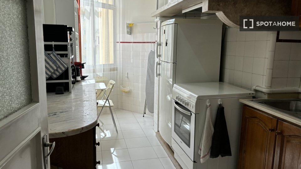 Apartment Lisbon, 1 bed, 77m² — photo 5
