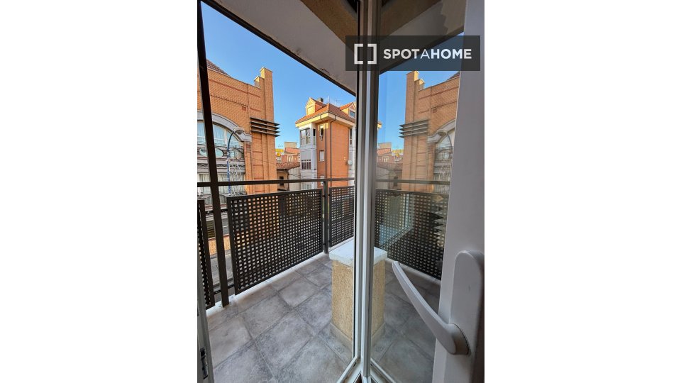 Double room Madrid, 8 beds, 170m² — photo 16
