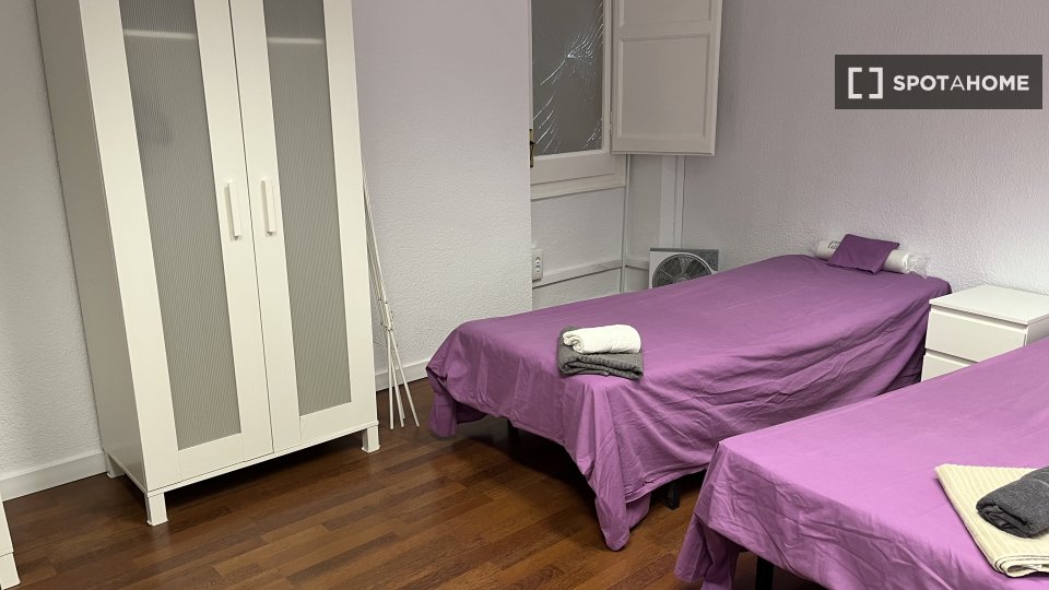 Double room Barcelona, 13 beds, 290m² — photo 18