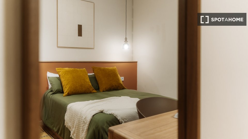 Double room Barcelona, 3 beds, 90m² — photo 8