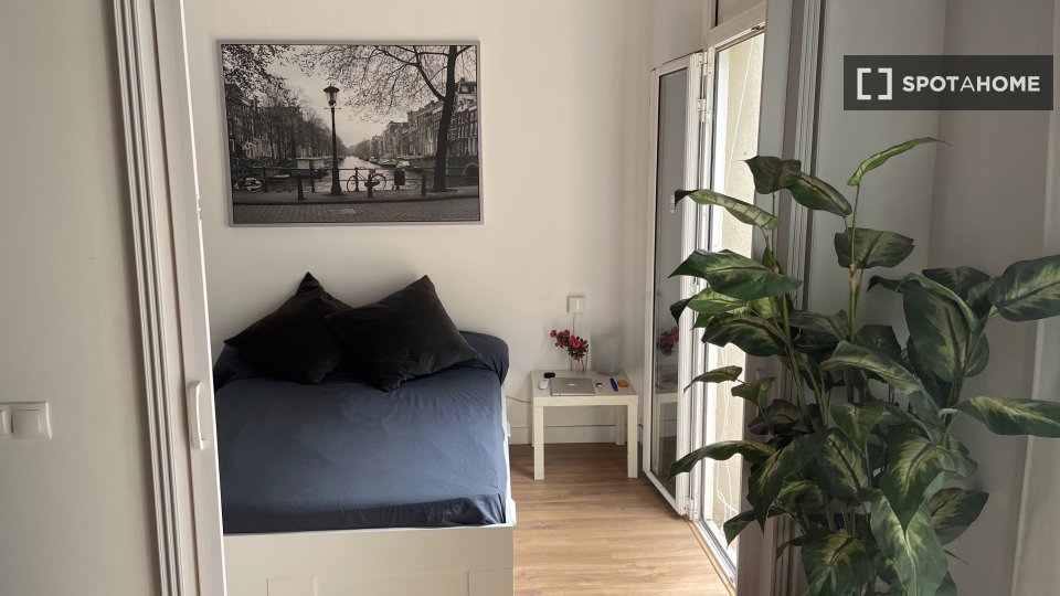 Double room Barcelona, 2 beds, 65m² — photo 1