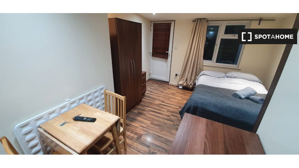 Studio for rent in Kilburn, London (ref 413137) Spotahome