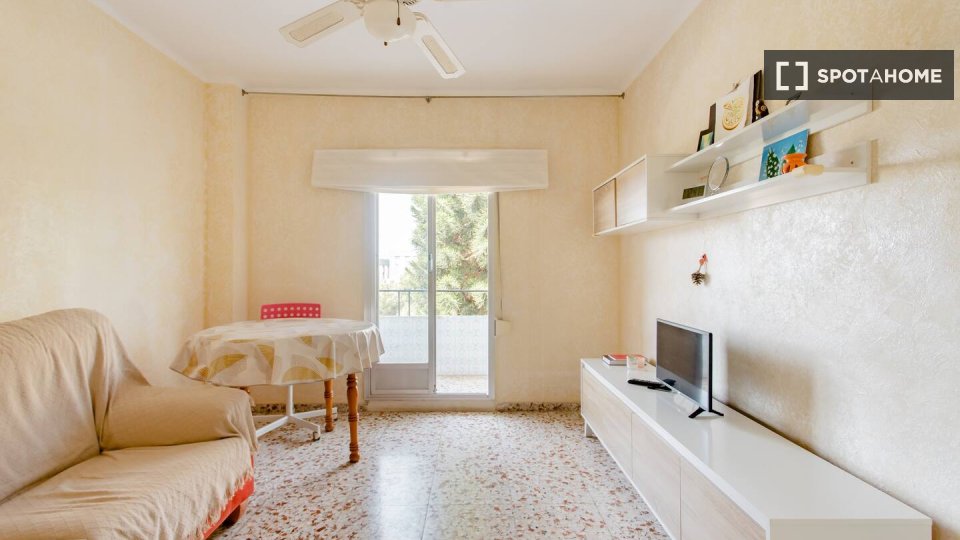 Double room Alicante, 3 beds — photo 7