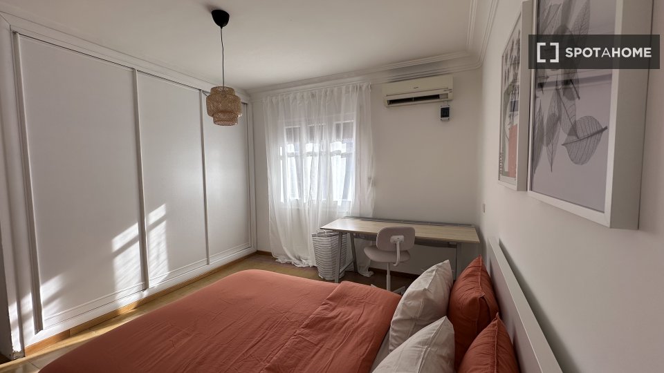 Double room Madrid, 5 beds — photo 14