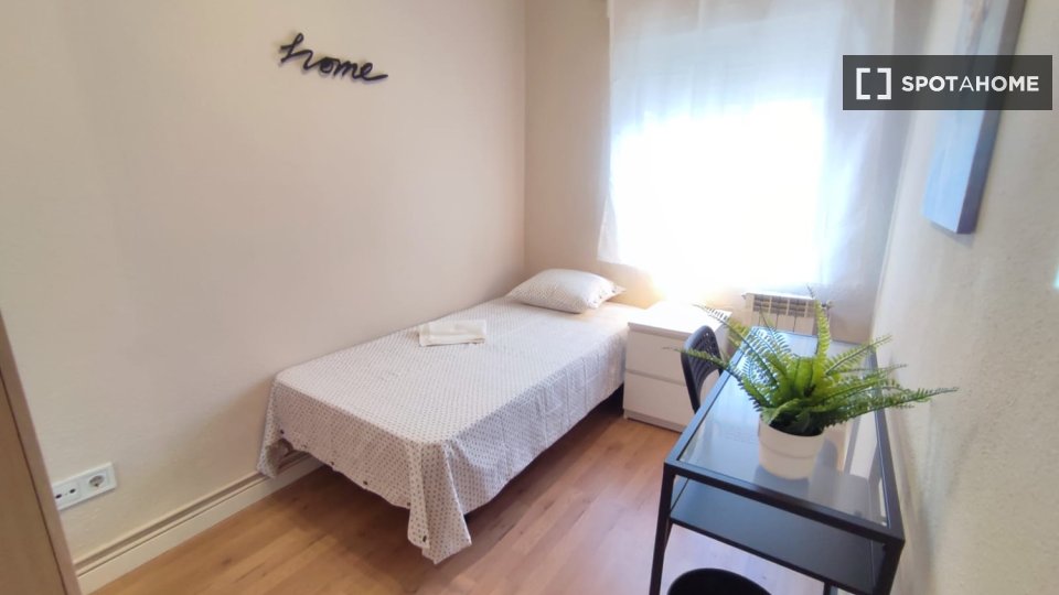 Double room Madrid, 4 beds — photo 21