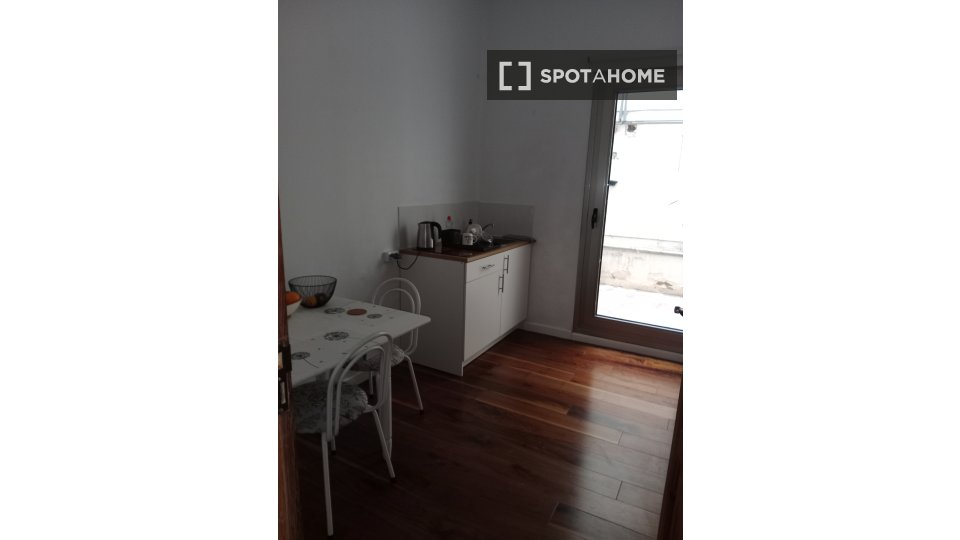 Double room Valencia, 3 beds, 135m² — photo 4