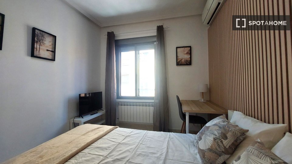 Double room Madrid, 4 beds, 95m² — photo 13