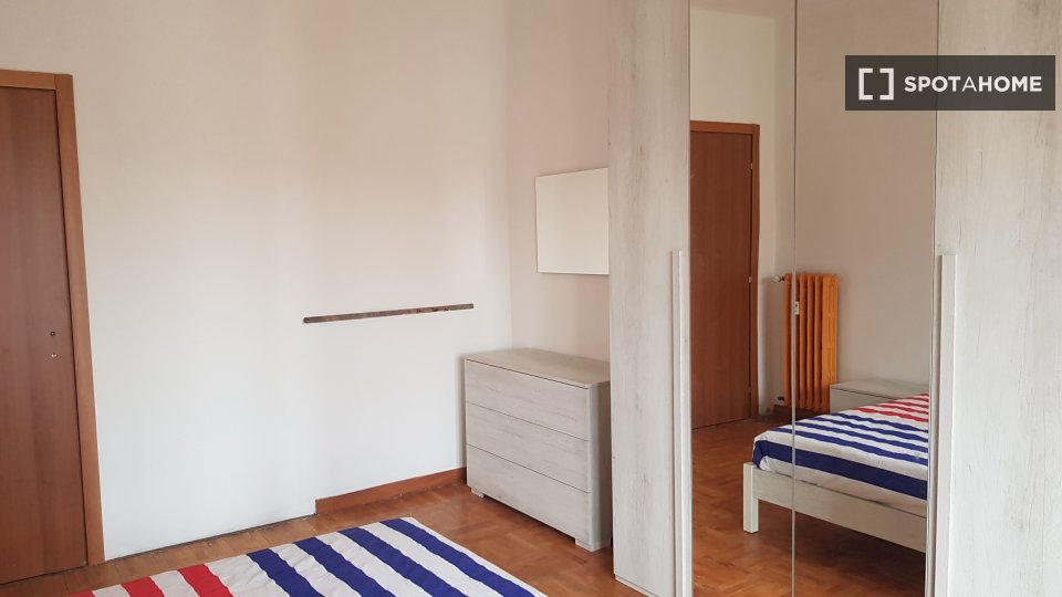 Double room Turin, 3 beds, 96m² — photo 11