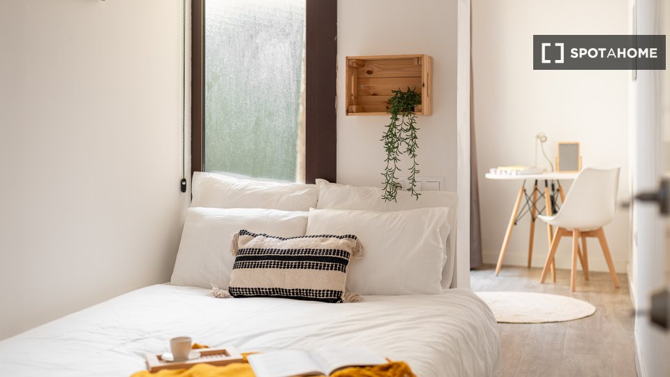 Double room Barcelona, 5 beds, 95m² — photo 2