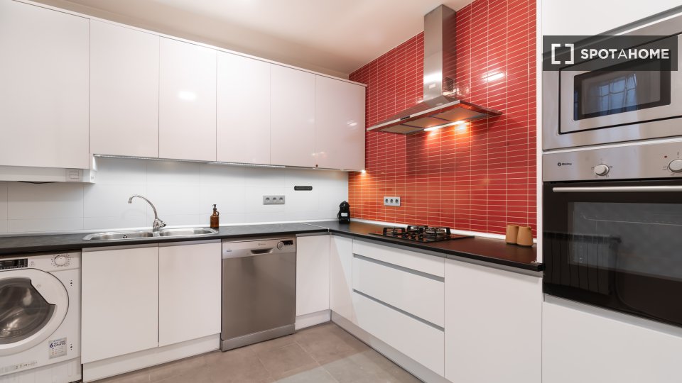 Double room Madrid, 7 beds, 230m² — photo 12