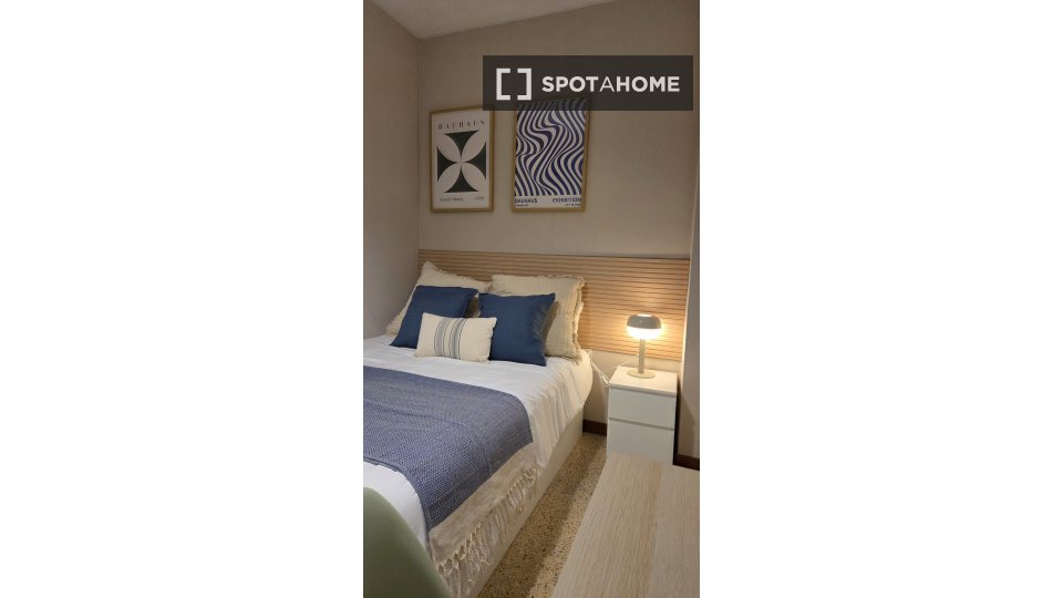 Double room Barcelona, 5 beds, 100m² — photo 10