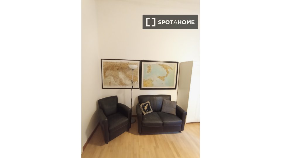 Double room Rome, 3 beds, 105m² — photo 16