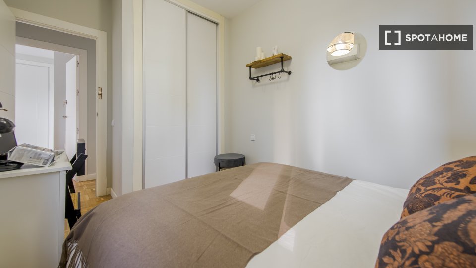 Double room Madrid, 7 beds, 200m² — photo 15