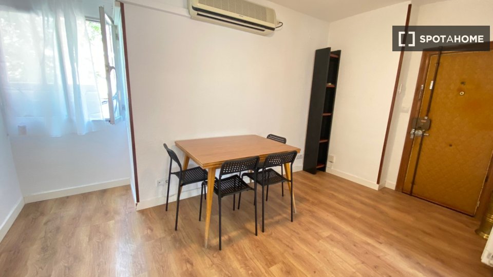 Double room Madrid, 3 beds — photo 26