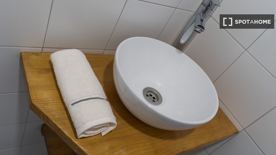 Double room Madrid, 10 beds, 380m² — photo 2