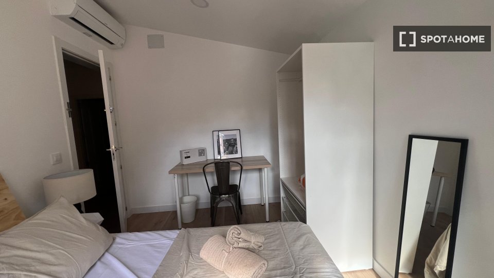 Double room Madrid, 8 beds — photo 3
