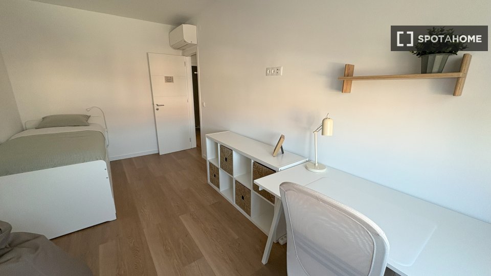 Double room Lisbon, 4 beds, 90m² — photo 17