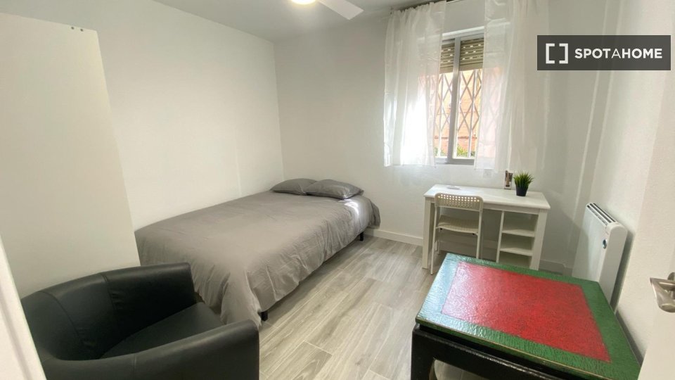 Double room Madrid, 4 beds — photo 9
