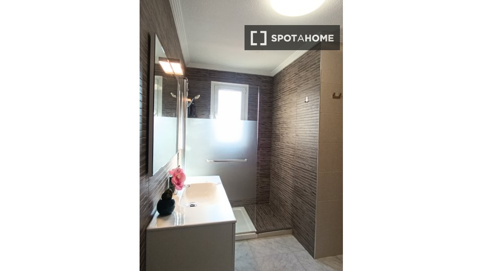 Apartment Alicante, 3 beds, 77m² — photo 5