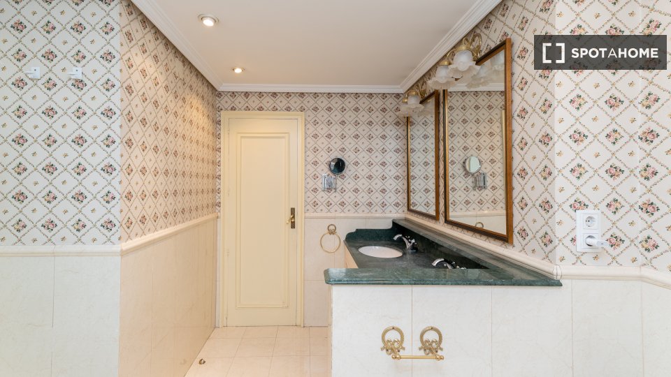 Double room Madrid, 6 beds — photo 27