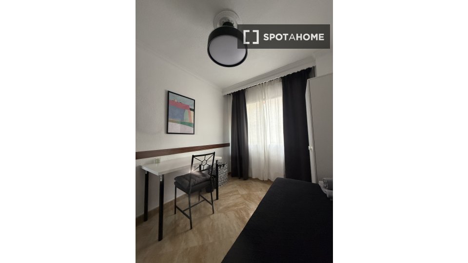 Double room Malaga, 5 beds, 140m² — photo 6
