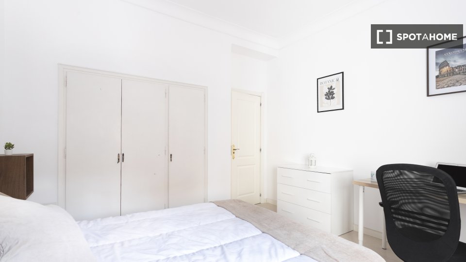 Double room Madrid, 5 beds — photo 11