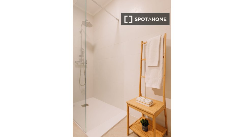 Apartment Lisbon, 2 beds, 70m² — photo 9