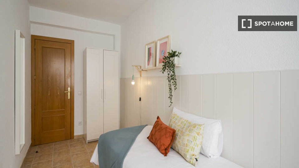 Double room Madrid, 25 beds — photo 53