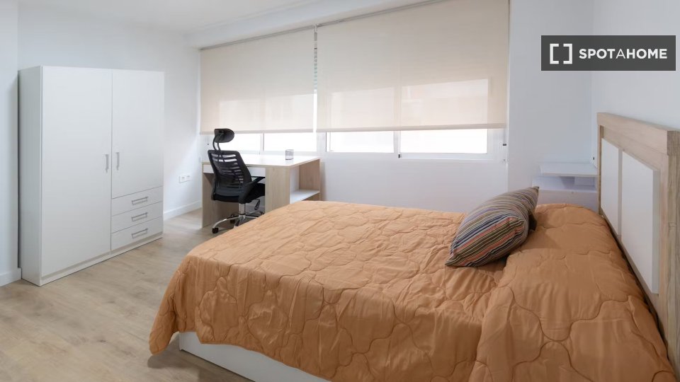 Double room Alicante, 8 beds, 201m² — photo 12