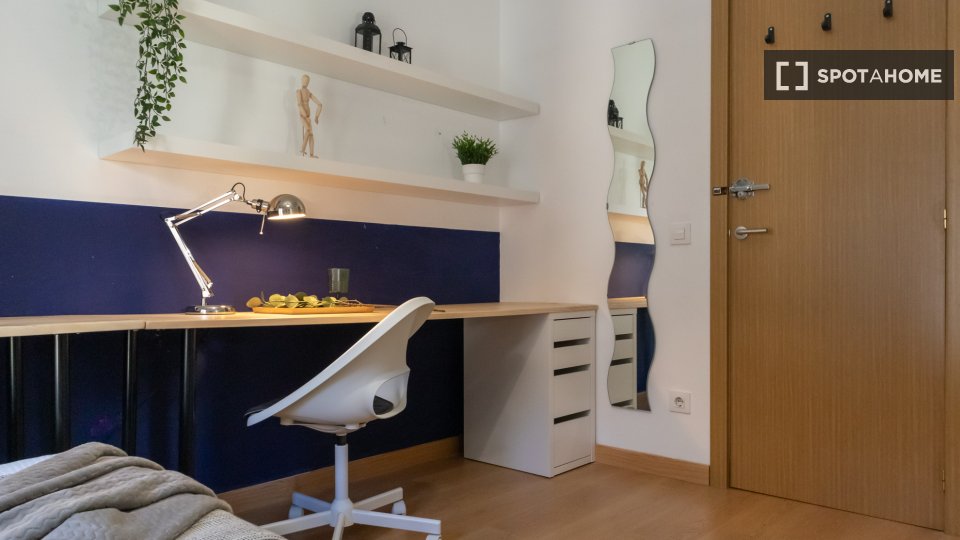 Double room Madrid, 7 beds, 140m² — photo 31