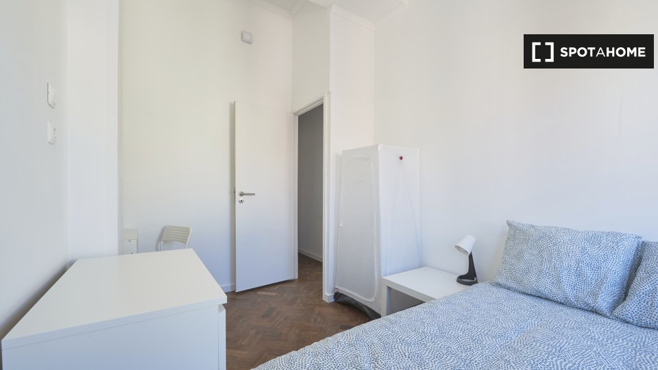 Double room Lisbon, 16 beds — photo 17