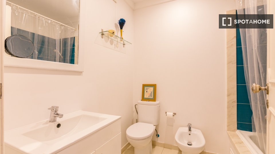 Apartment Lisbon, 2 beds, 80m² — photo 8