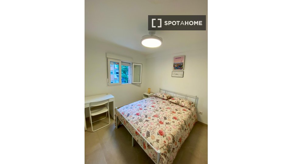 Double room Madrid, 3 beds — photo 10