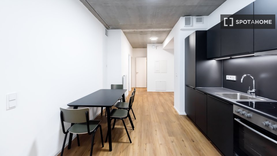 Double room Frankfurt, 4 beds, 81m² — photo 19